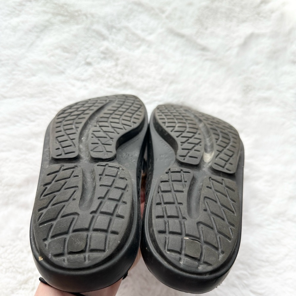 OOFOS Women’s Oolala luxe Sandal Flip Flop Gold size 9 - Picture 5 of 7